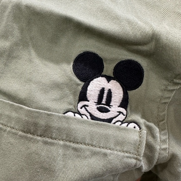 Zara Rare Disney Green boys Button-Up Shirt with Mickey Cartoon Patch size 9 - Picture 2 of 3